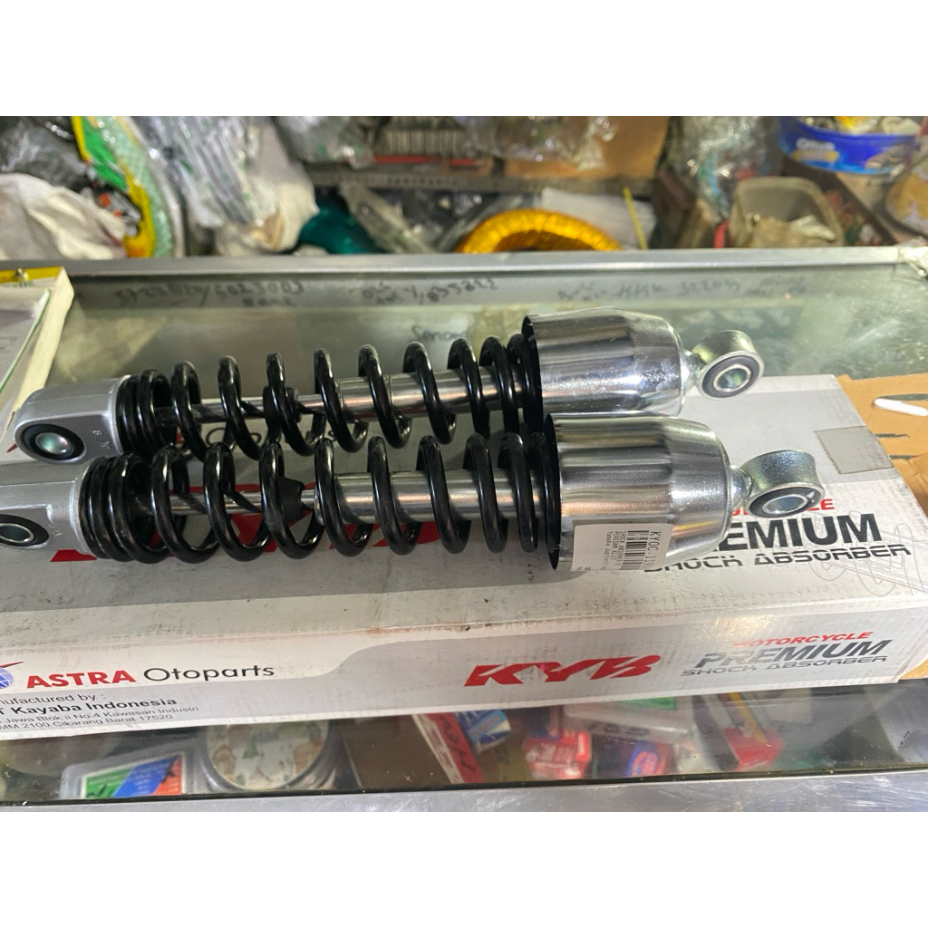KYB Premium shocks belakang Jupiter z / warna silver