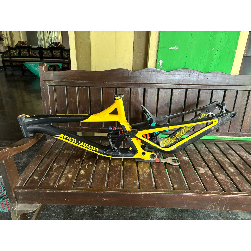frame polygon collosus dh9 size L 27.5