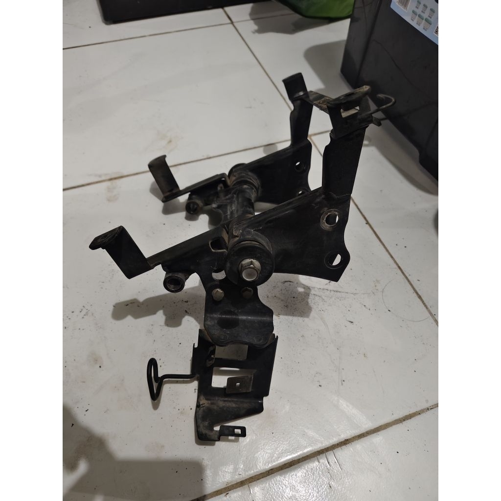 bretket mesin ninja 250fi original copotan