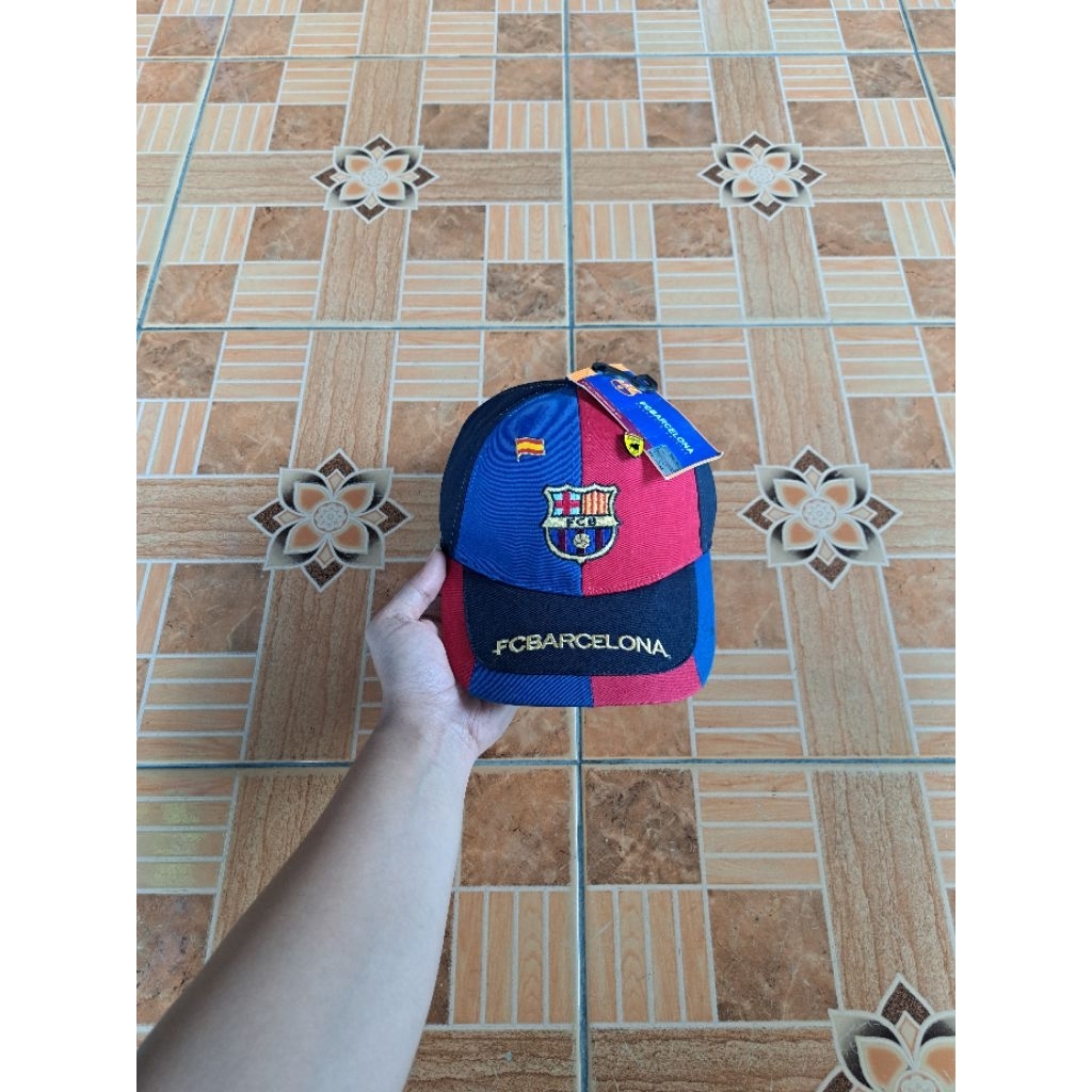 TOPI BARCELONA OFFICIAL (BNWT)