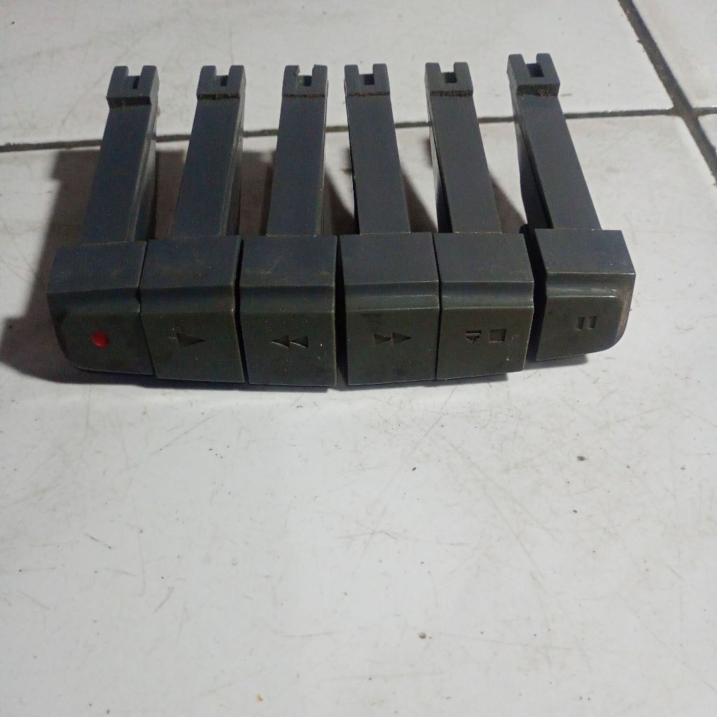 pencetan mekanik tape polytron lengkap 6 biji.contoh tape ada di poto