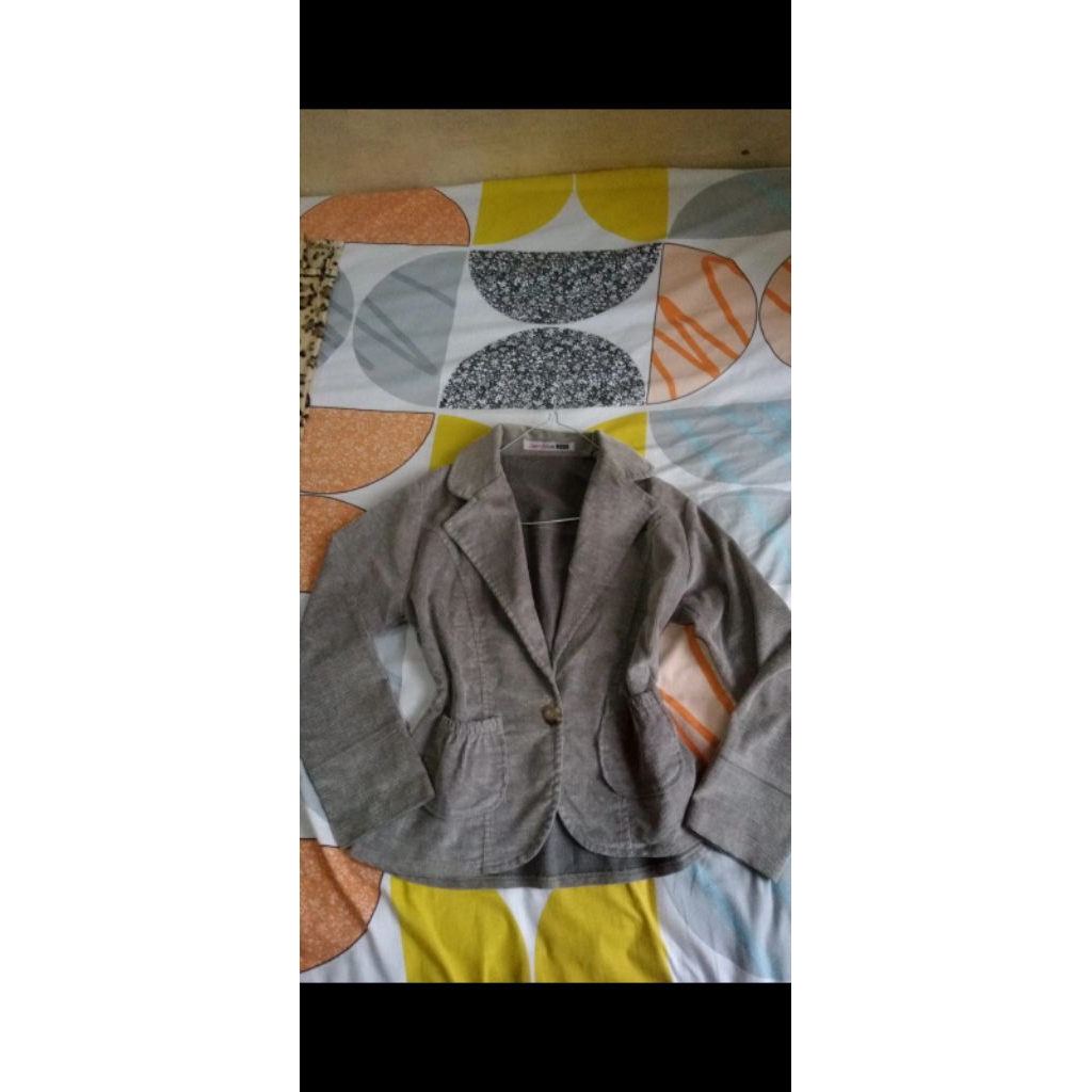 Blazer Wanita Desain Modern dan Stylish