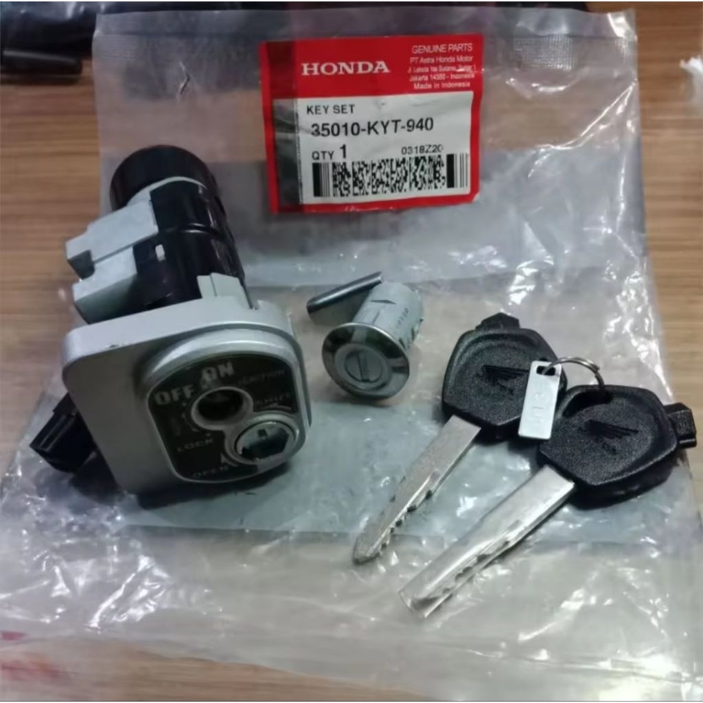 Kunci kontak Scoopy, scoopy karbu/scoopy lama kunci kontak plus jok scoopy KYT