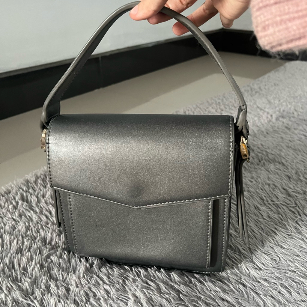 Preloved Tas Charles & Keith / CK Top Handle Envelope Bag