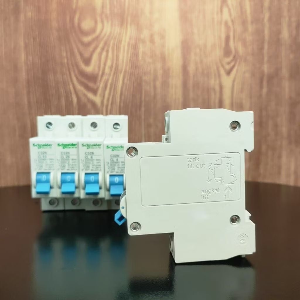 MCB LISTRIK SAKLAR BIRU 1 PHASE 2A, 4A, 6A SCHNEIDER