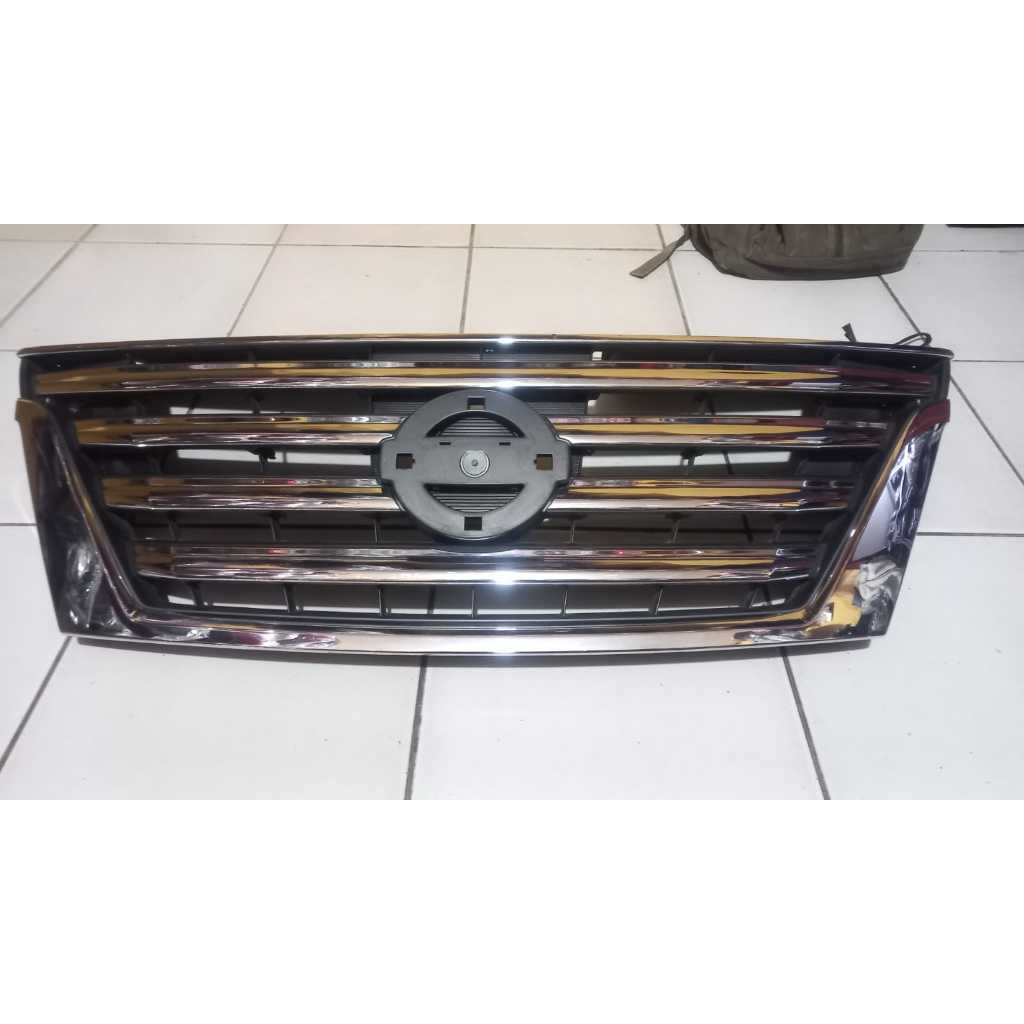 Grill Nissan Serena Autech 2015