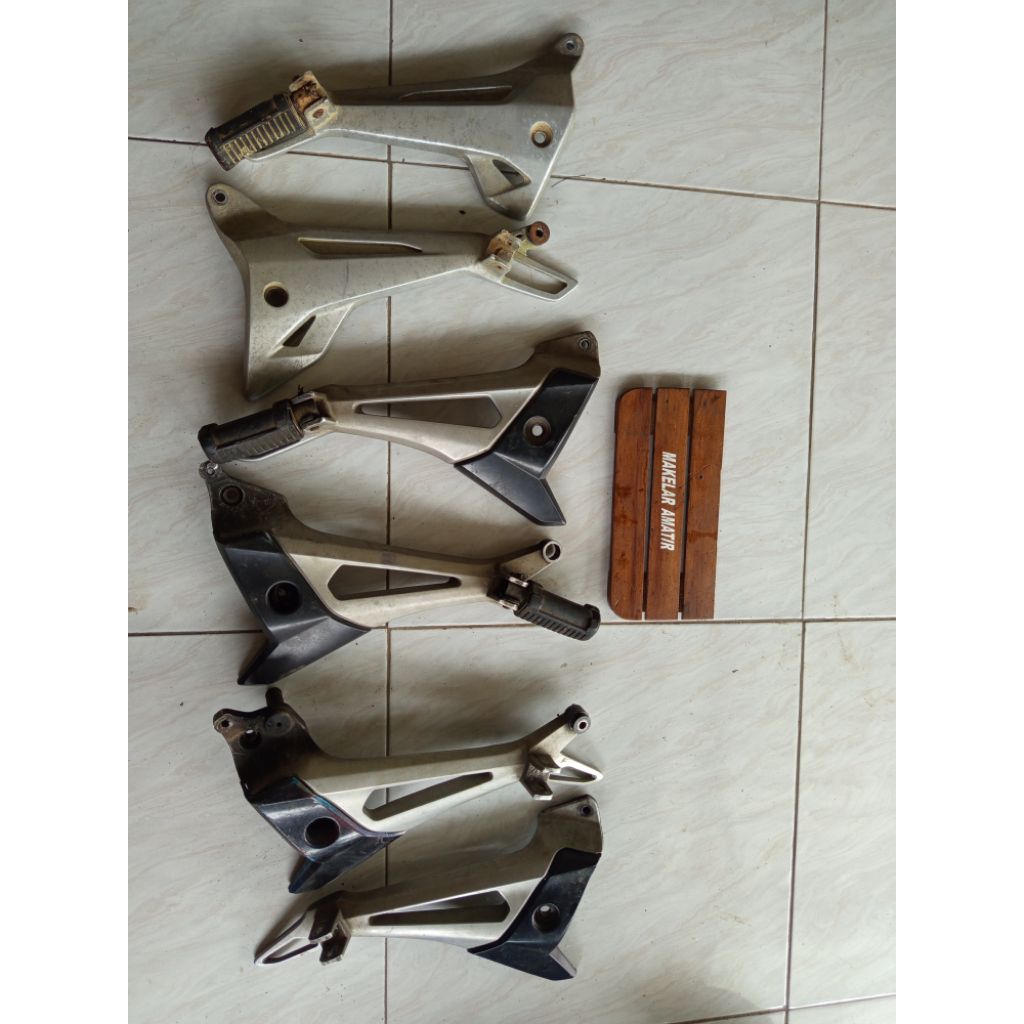 fostep belakang supra 125 old & batman tromol / supra 125 batman double disk original copotan