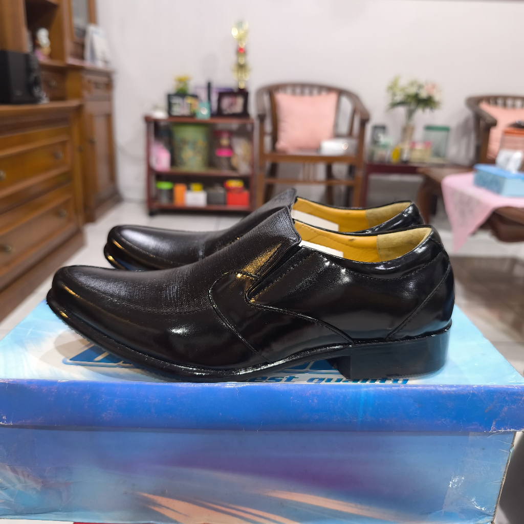 Sepatu Pantofel Begaldo AM8019 Warna Hitam Size 39