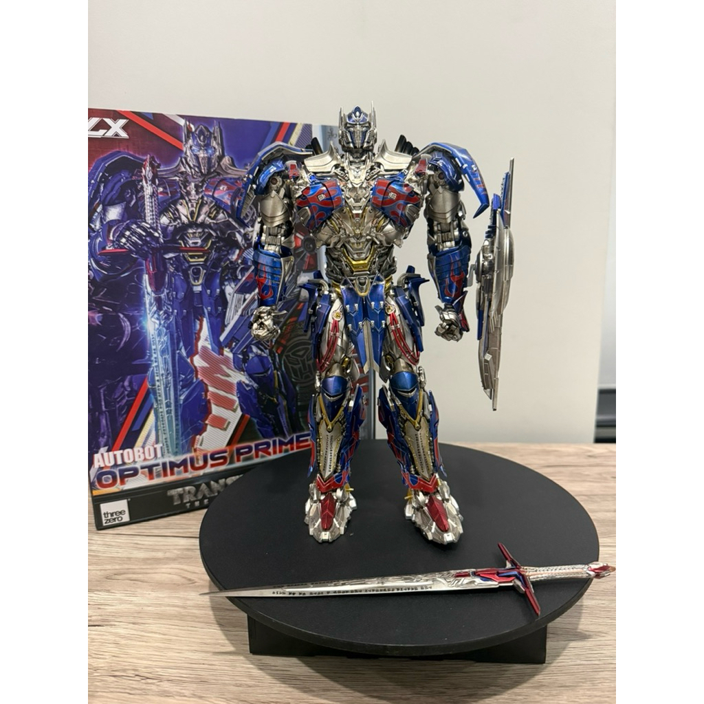 THREEZERO Dlx Optimus Prime The Last Knight TLK