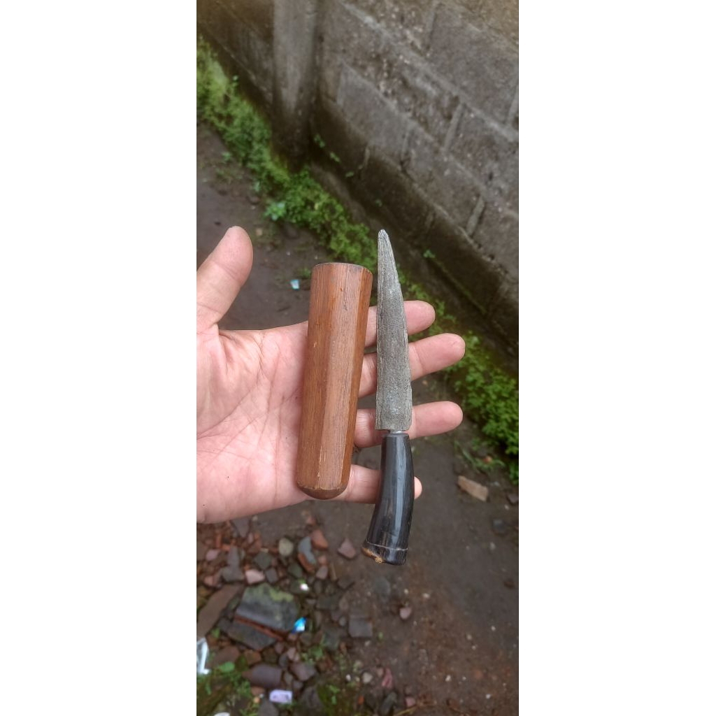 Pusaka cundrik tangguh majapahit pamor wengkon isen