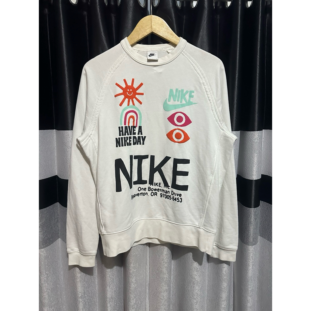 nike have a nike day crewneck