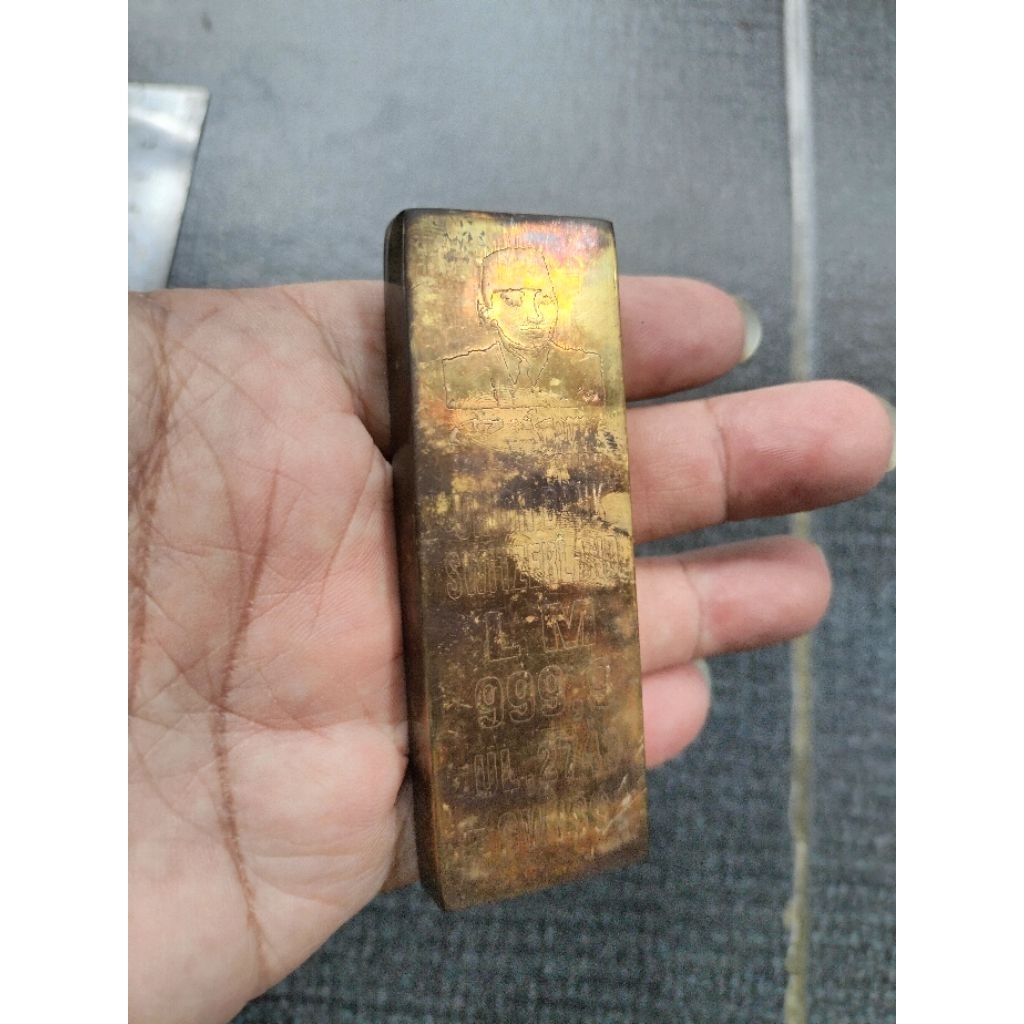 Emas batangan kuno Sukarno LM 999,9 Swiss dari kuningan sari