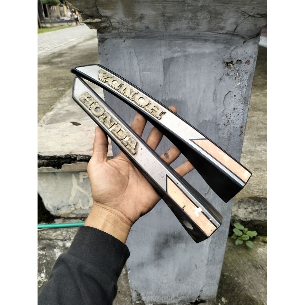 Lis tangki logo emblem tangki astrea prima original