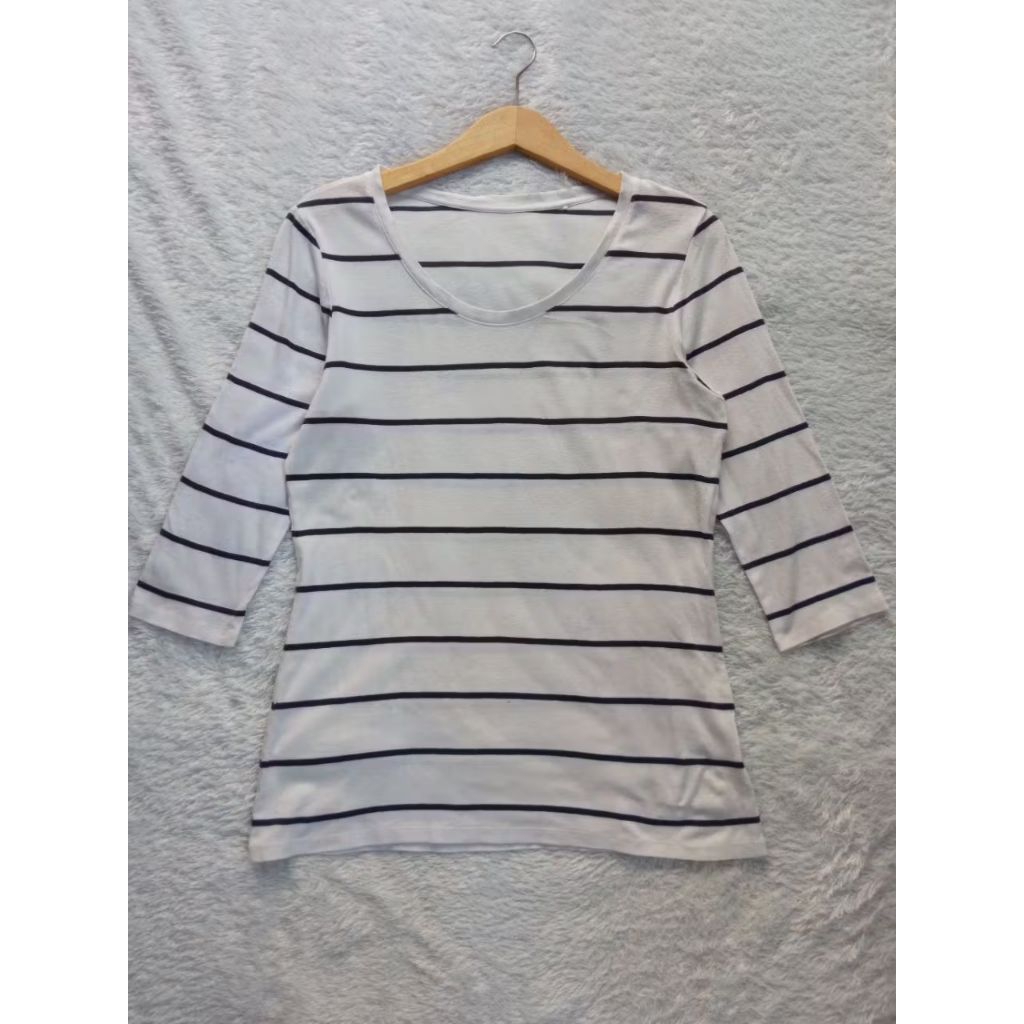 Kaos T-Shirt Long Sleeve Uniqlo Stripe Salur Putih Hitam