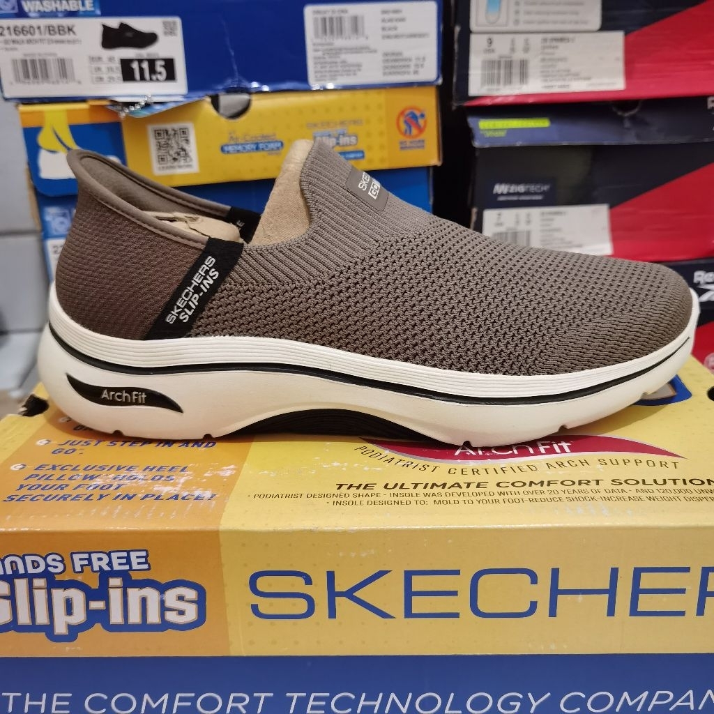 SEPATU SLIP INS PRIA SKECHERS GO WALK ARCH FIT 2 ICONIC RESMI PT. MAP SLIP ON WALKING 216522BRN
