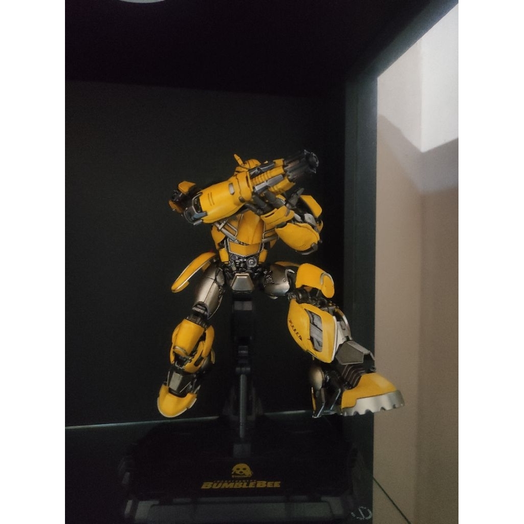 Threezero DLX Bumblebee + Sword Set Display Only