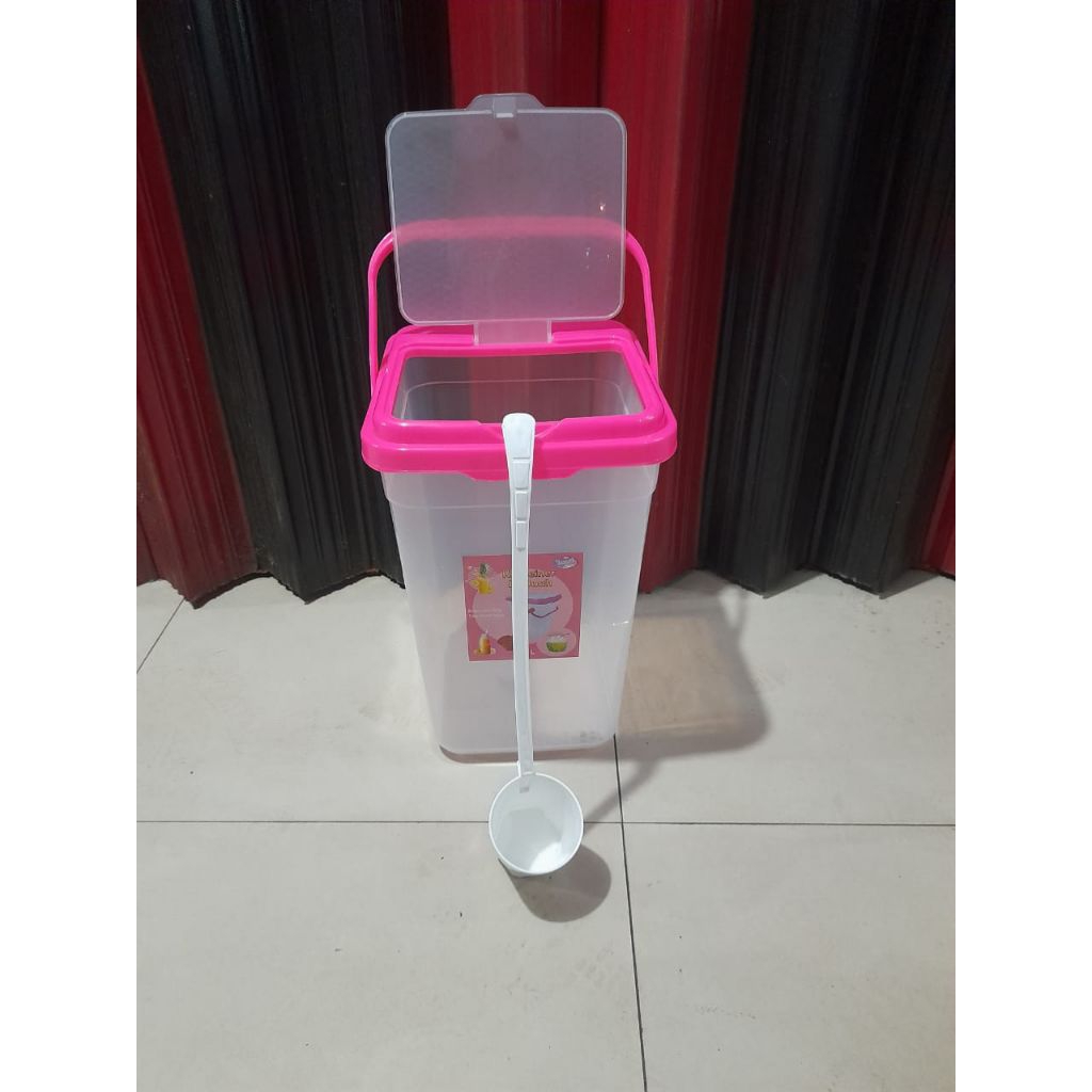 Konteiner es buah set gayung  es