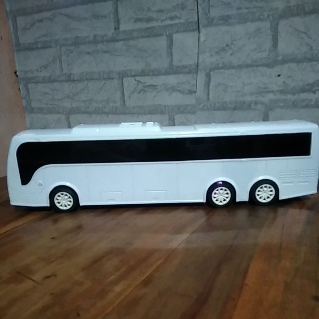 Bus miniatur Rkc modif tronton sambung