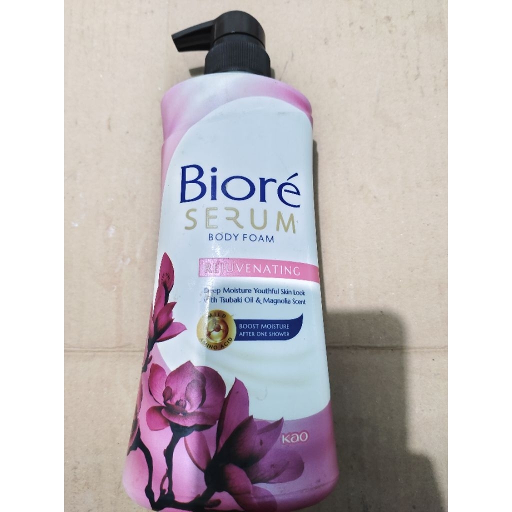 Biore serum body foam rejuvenating kemasan pump 550ml