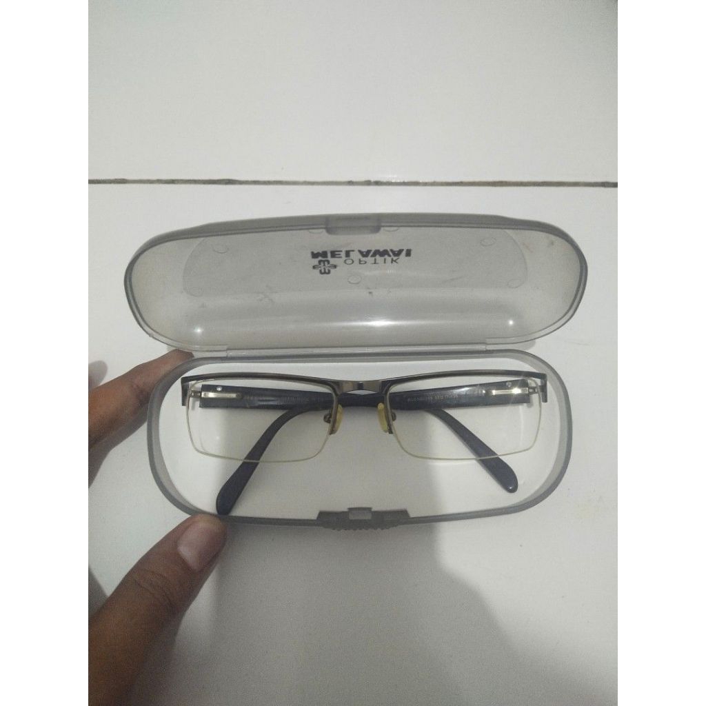 Frame Kacamata Guess 0289
