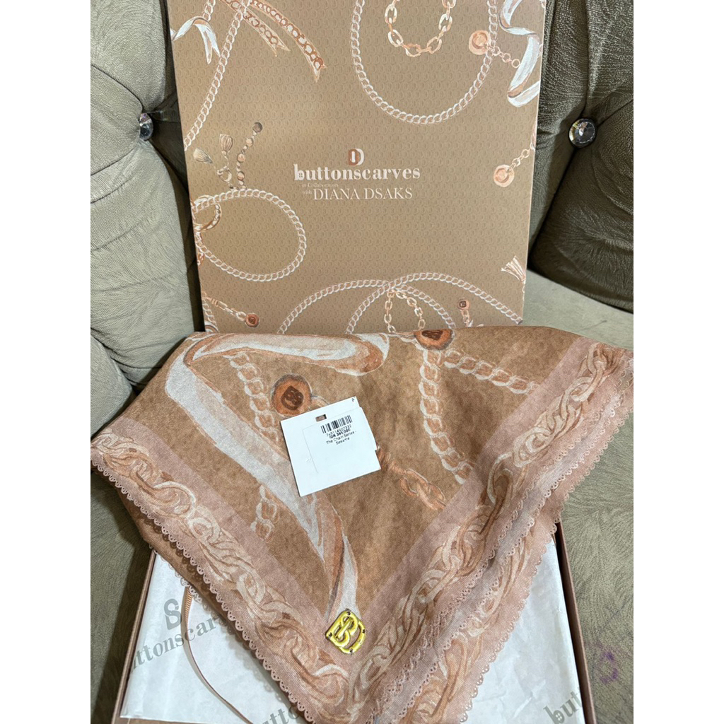 preloved buttonscarves the chain series sesame