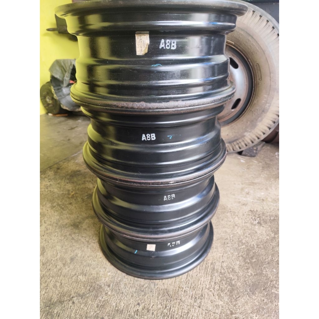 Velg R15 mobilio kaleng