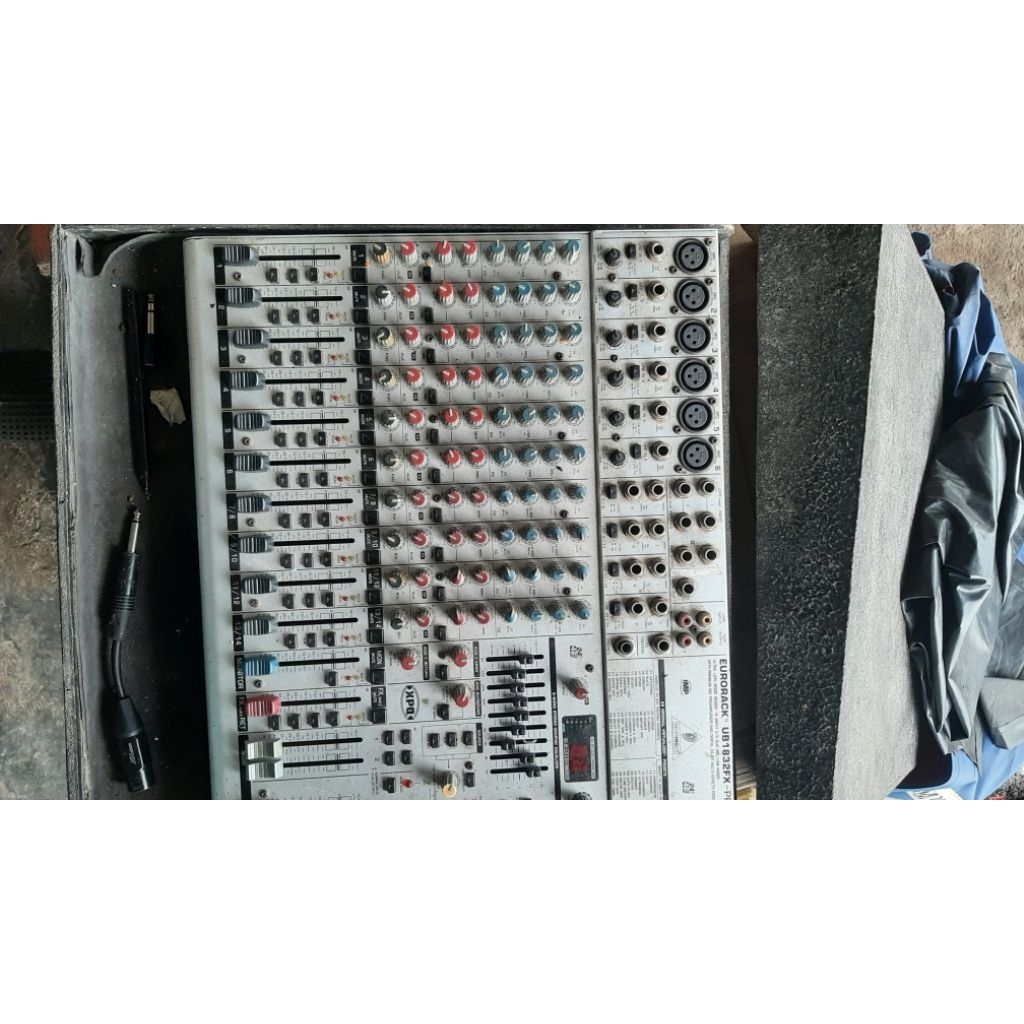 mixer behringer bekas