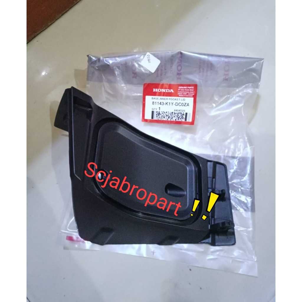 81143 K1Y DC0ZA....BASE,INNER POCKET LID HONDA PCX 160 ROADSYNC...ORI AHM