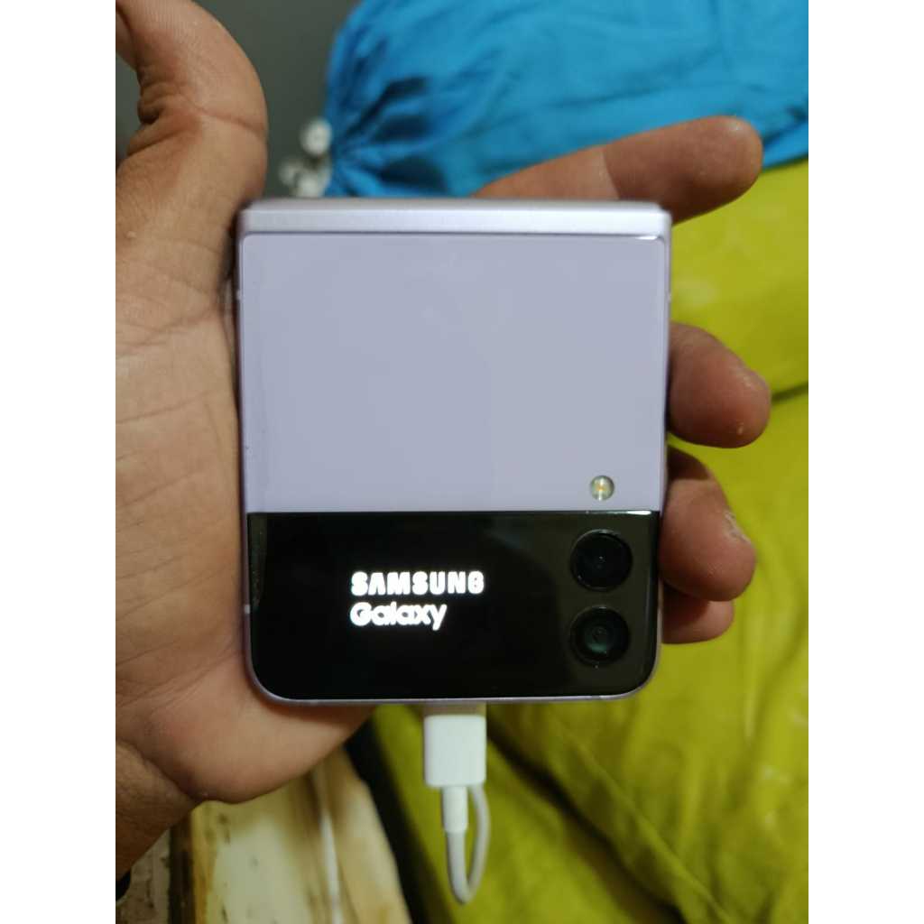SAMSUNG Z Flip 4 Second