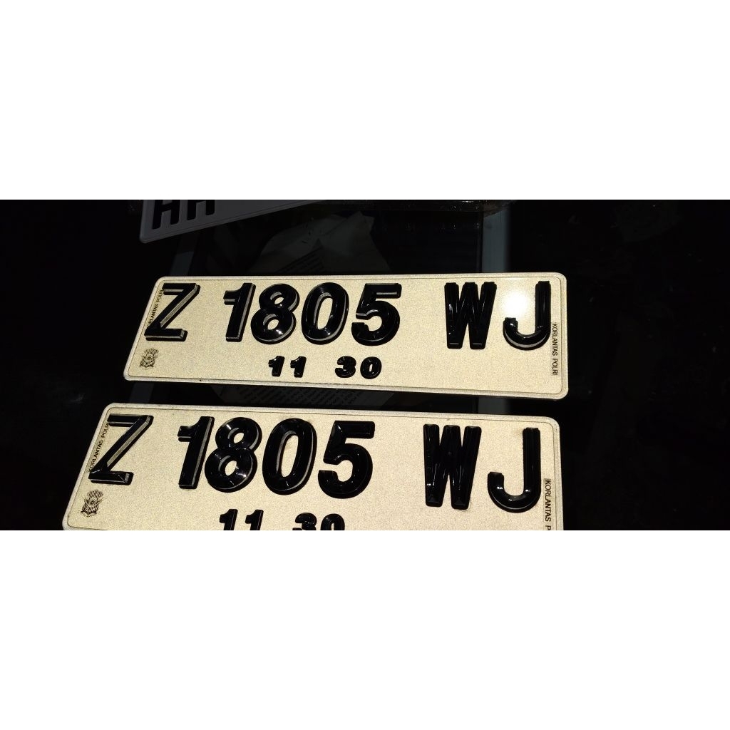 huruf timbul lancip list hitam plat mobil