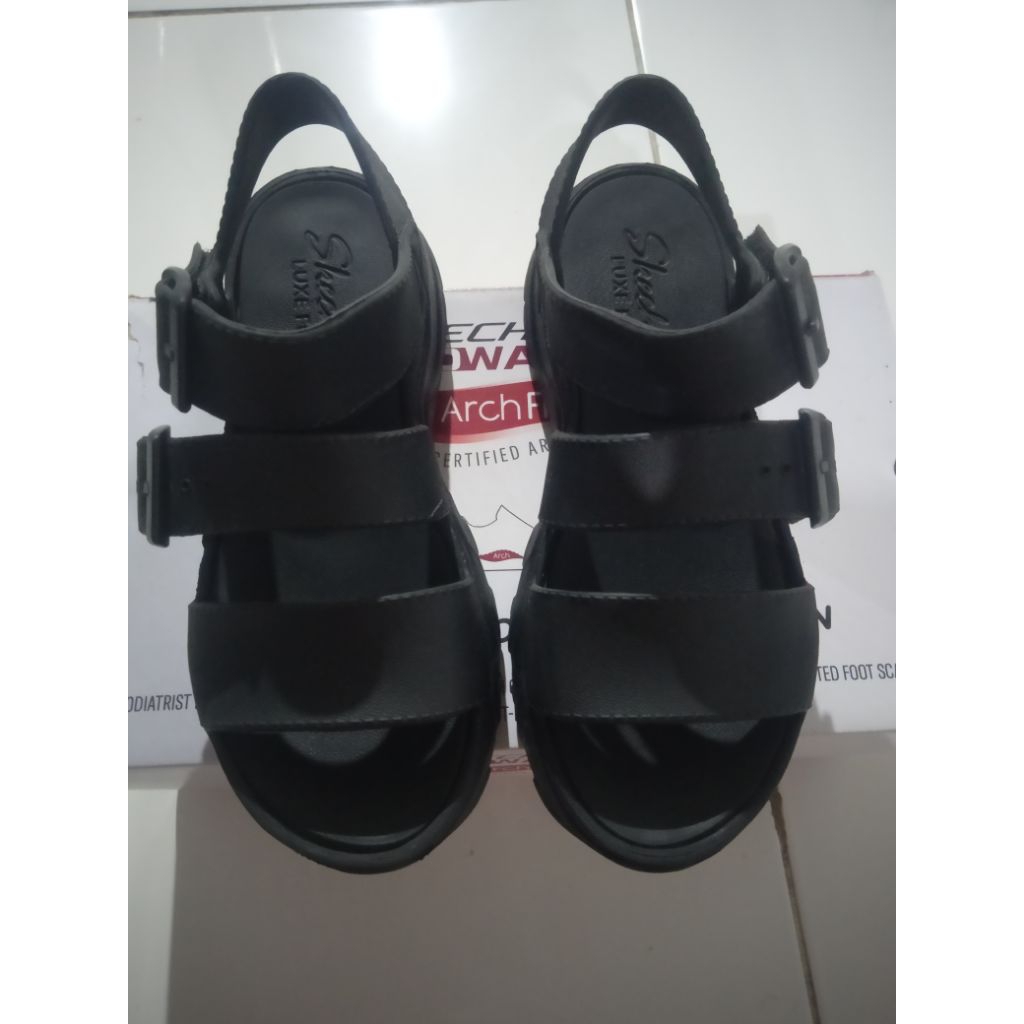 sendal skechers preloved