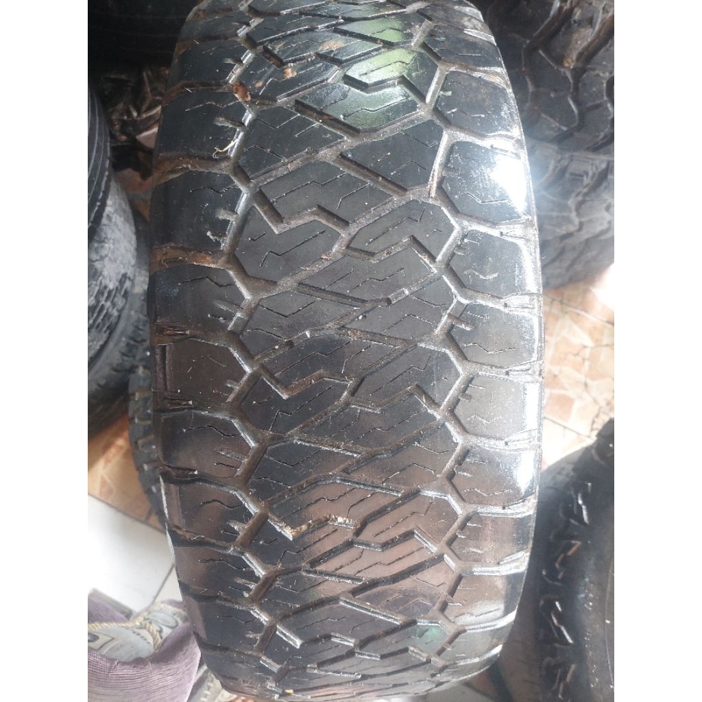Ban mobil copotan ukuran 275/65 R18 maxxis RAZR AT