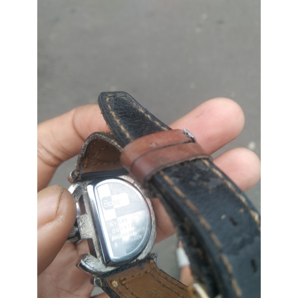 jam tangan pria merk boss