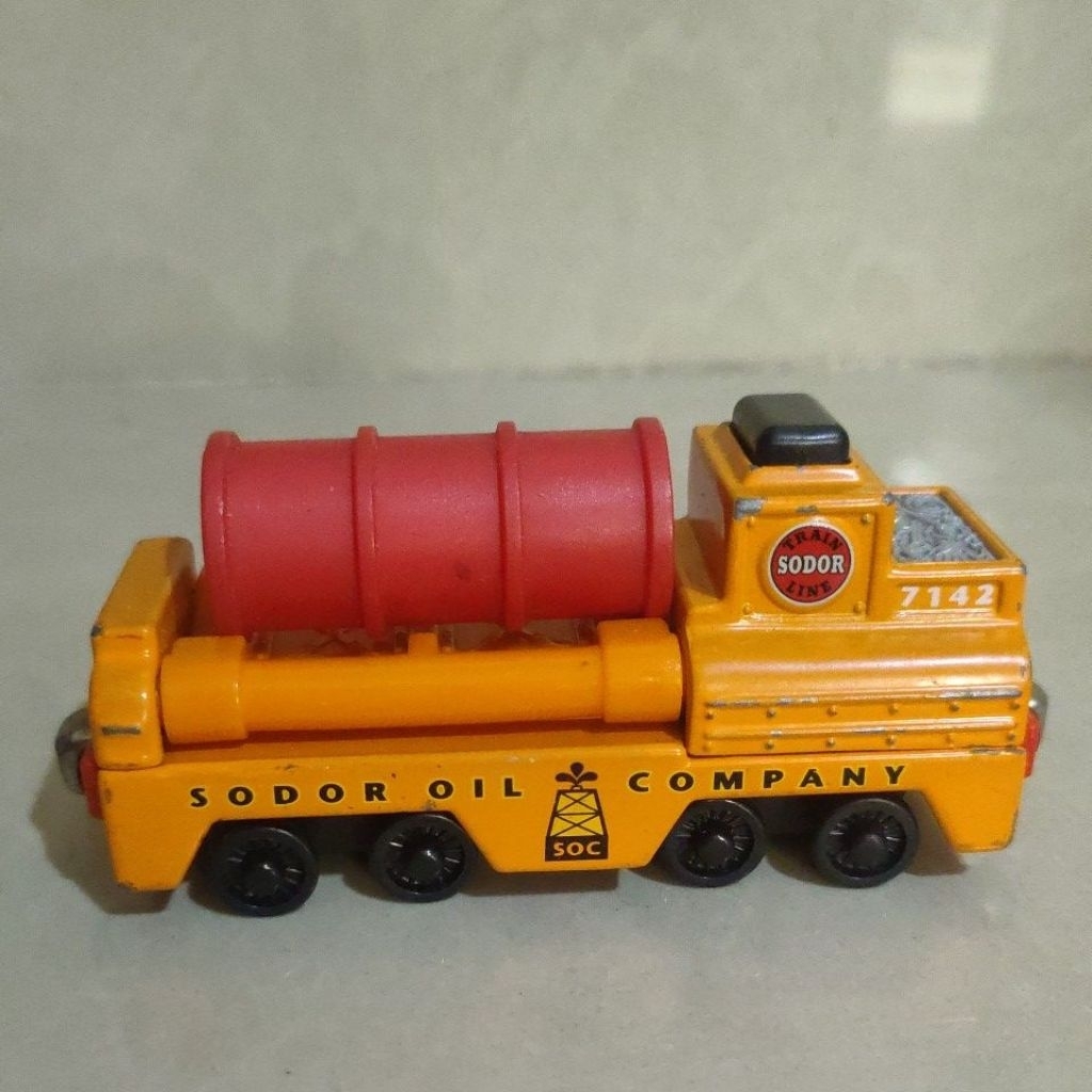 Thomas and Friends take and play tender sodor oil company
