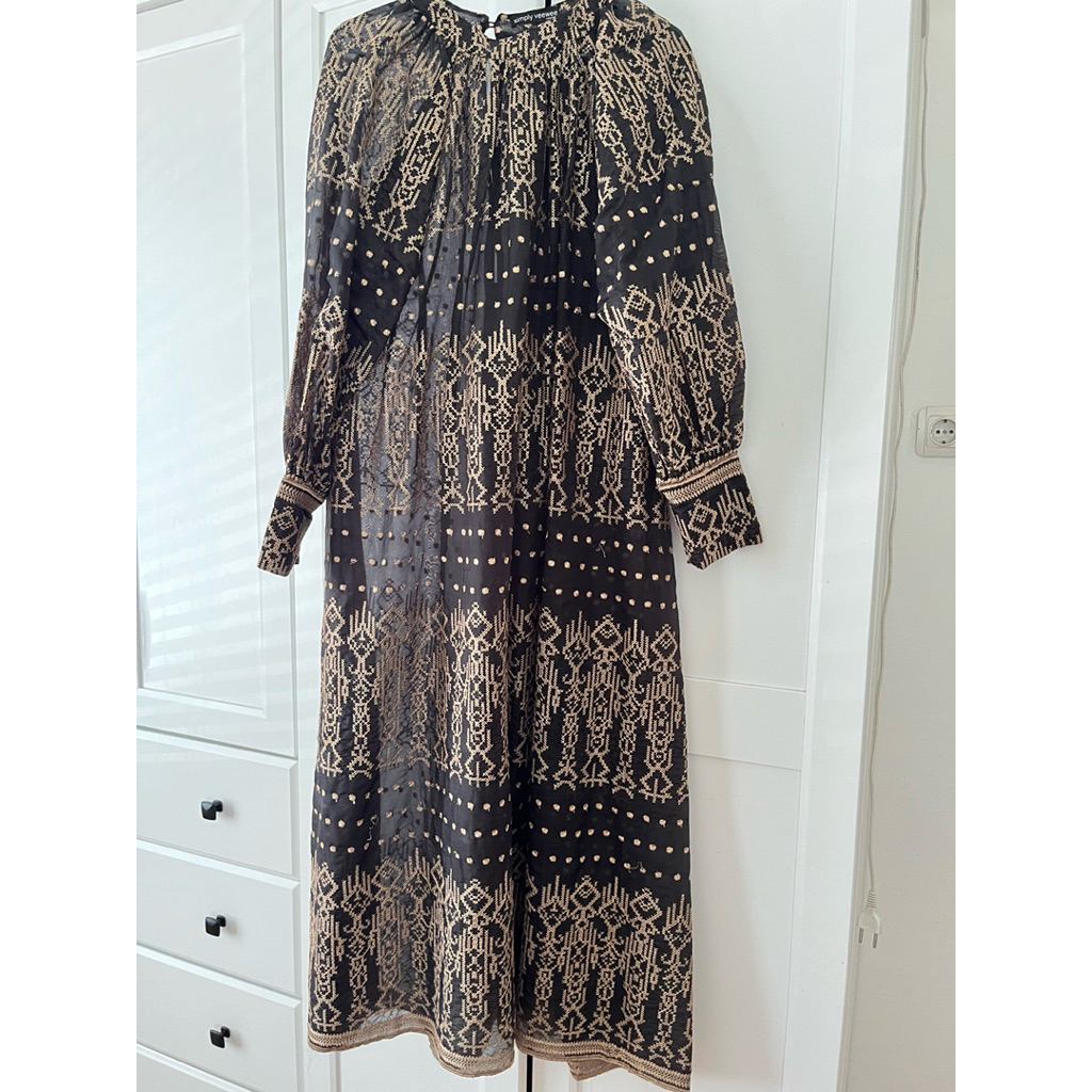 DRESS SIMPLYVEEWEE RAYA PRELOVED
