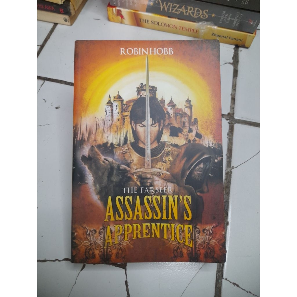 THE FARSEER ASSASSINS APPRENTICE • ROBIN HOBB