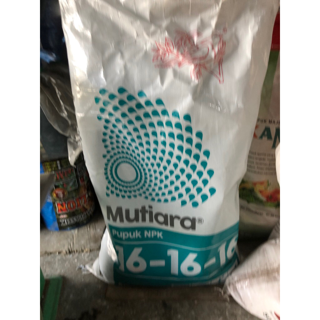 PUPUK NPK 16-16-16 MUTIARA REPACK 1/2 kg