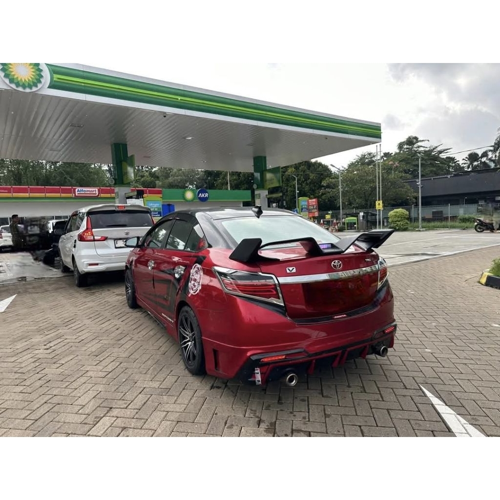 spoiler universal sedan