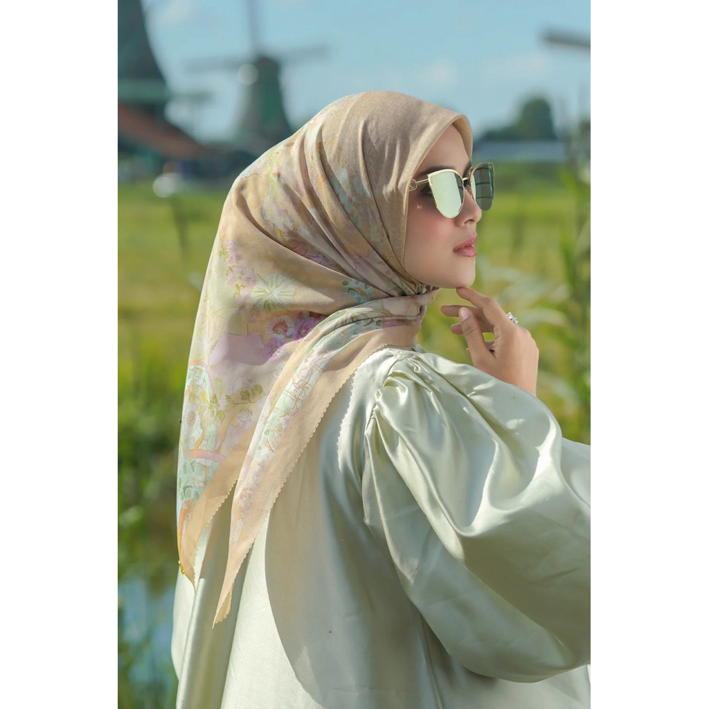 PL Buttonscarves The Journey Square - Jeddah