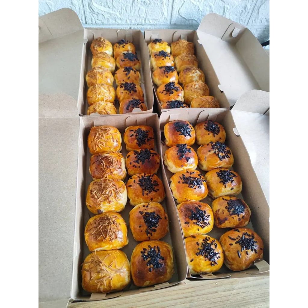 bolen pisang isian full keju lumer 1dus isi 10 / bolen pisang keju / bolen pisang keju lumer