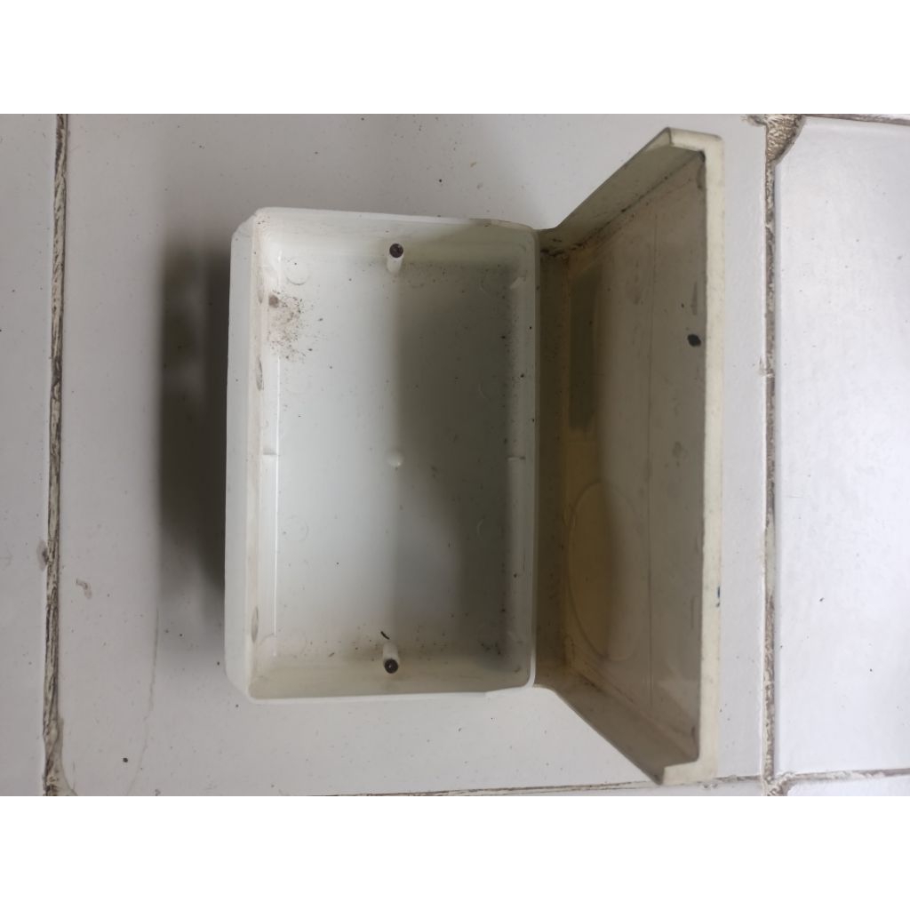 Box bekas booster antena tv kosong