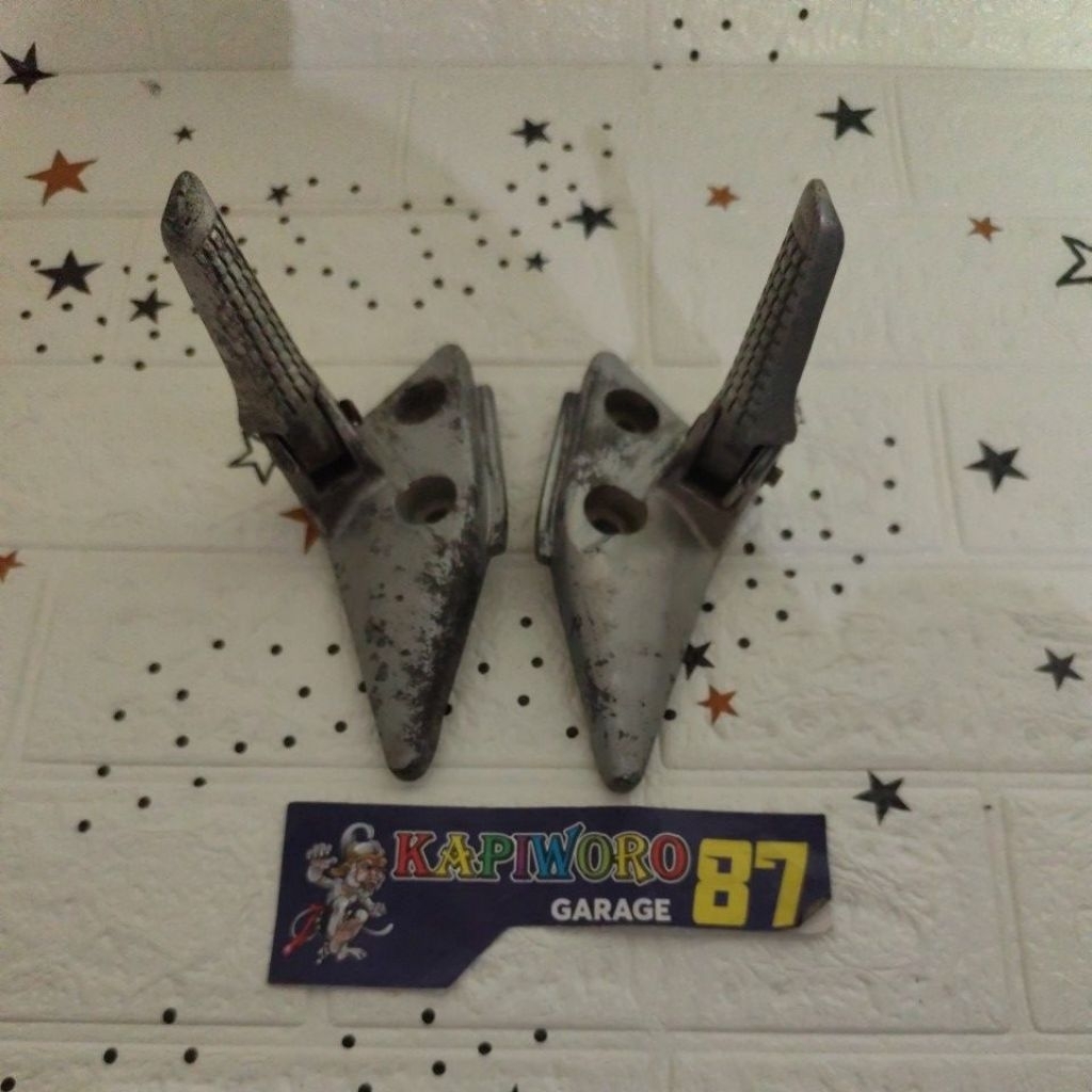 dudukan footstep belakang Suzuki spin sr spin 125 nr bekas