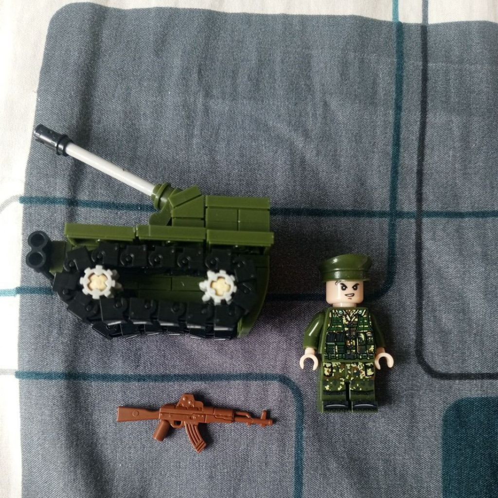 Lego Tentara Coklat dan Tank