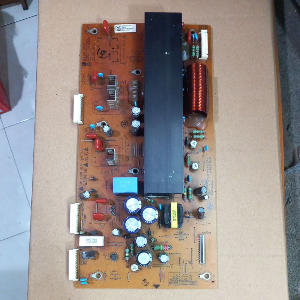 y main y sus tv LG 42pn4500, 42pa4500