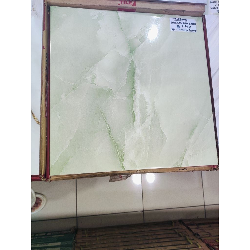 keramik Lantai 40x40 hijau Valerius Shirakawago Green kwA /Dus