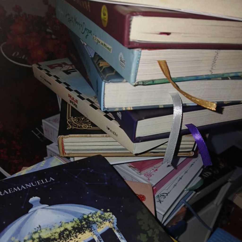 Preloved novel cantik itu luka, sunfrea cream icarus hc, avaritia sc, secret married hc, auriga arsa