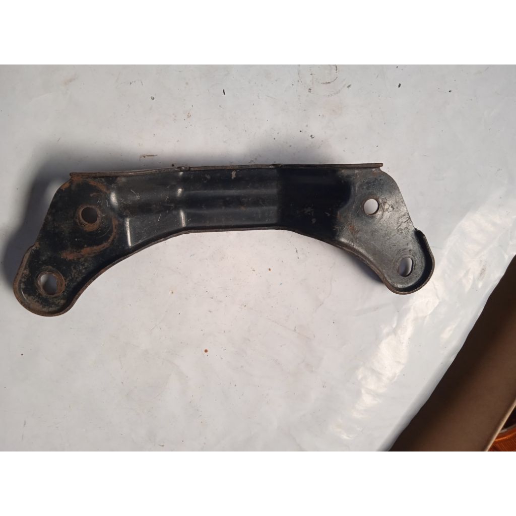 breket dudukan jok Yamaha yt115 original