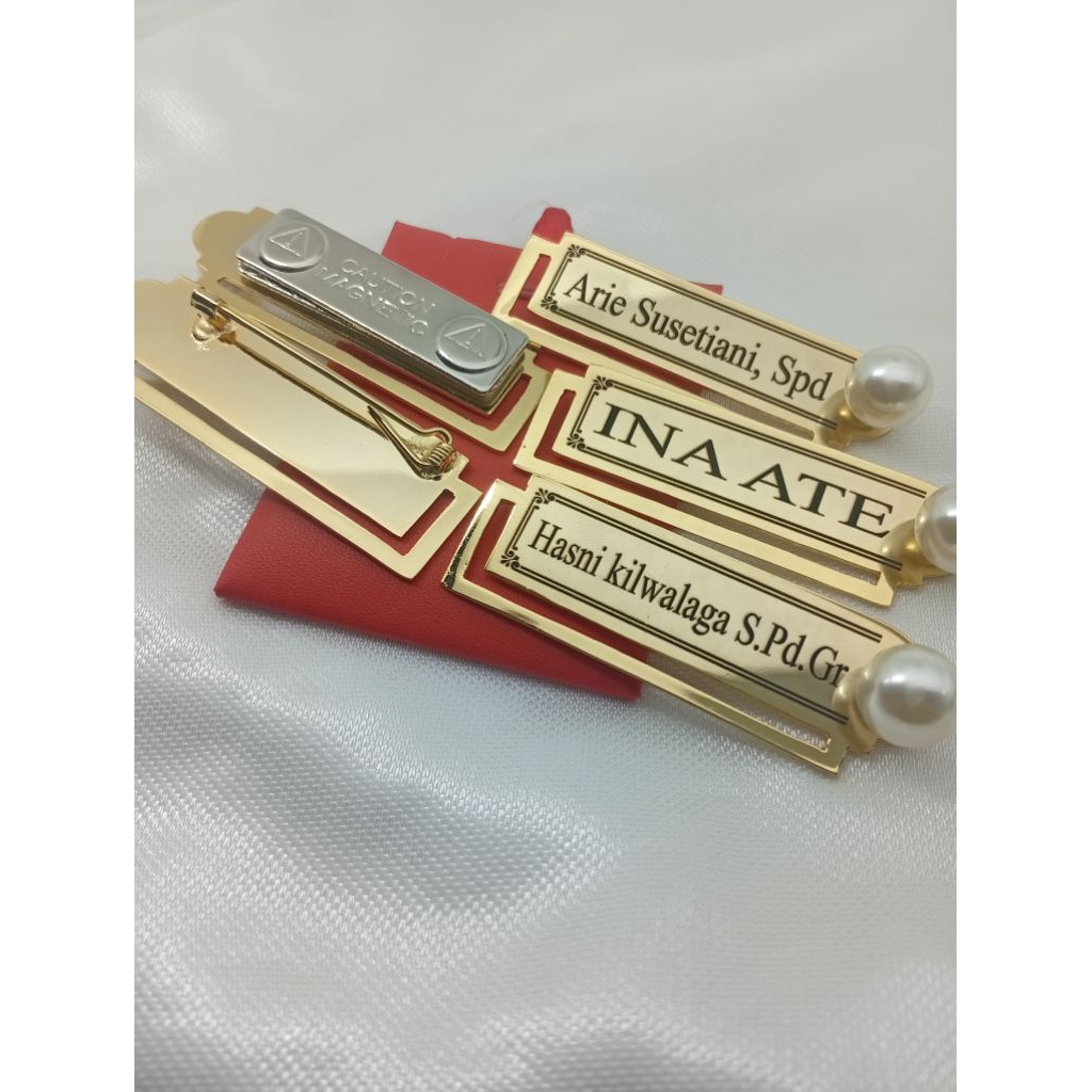 pin bros tag nama pin guru custom nama1. Bros Nama Custom Titanium Gold - Aksesoris Premium Kado Uni