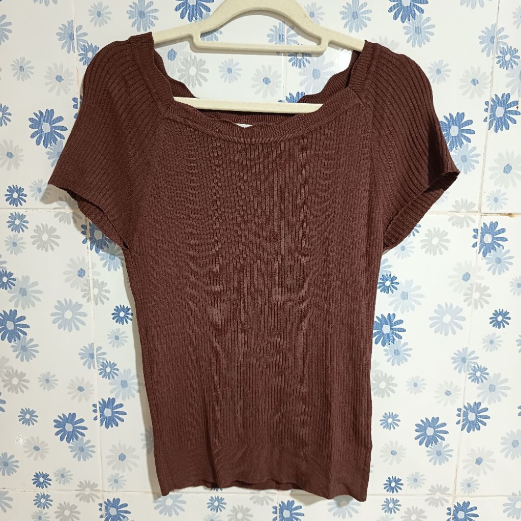 Top Atasan Knitwear Rajut Kutub Lidi Knit Coklat Mahogani No Uniqlo