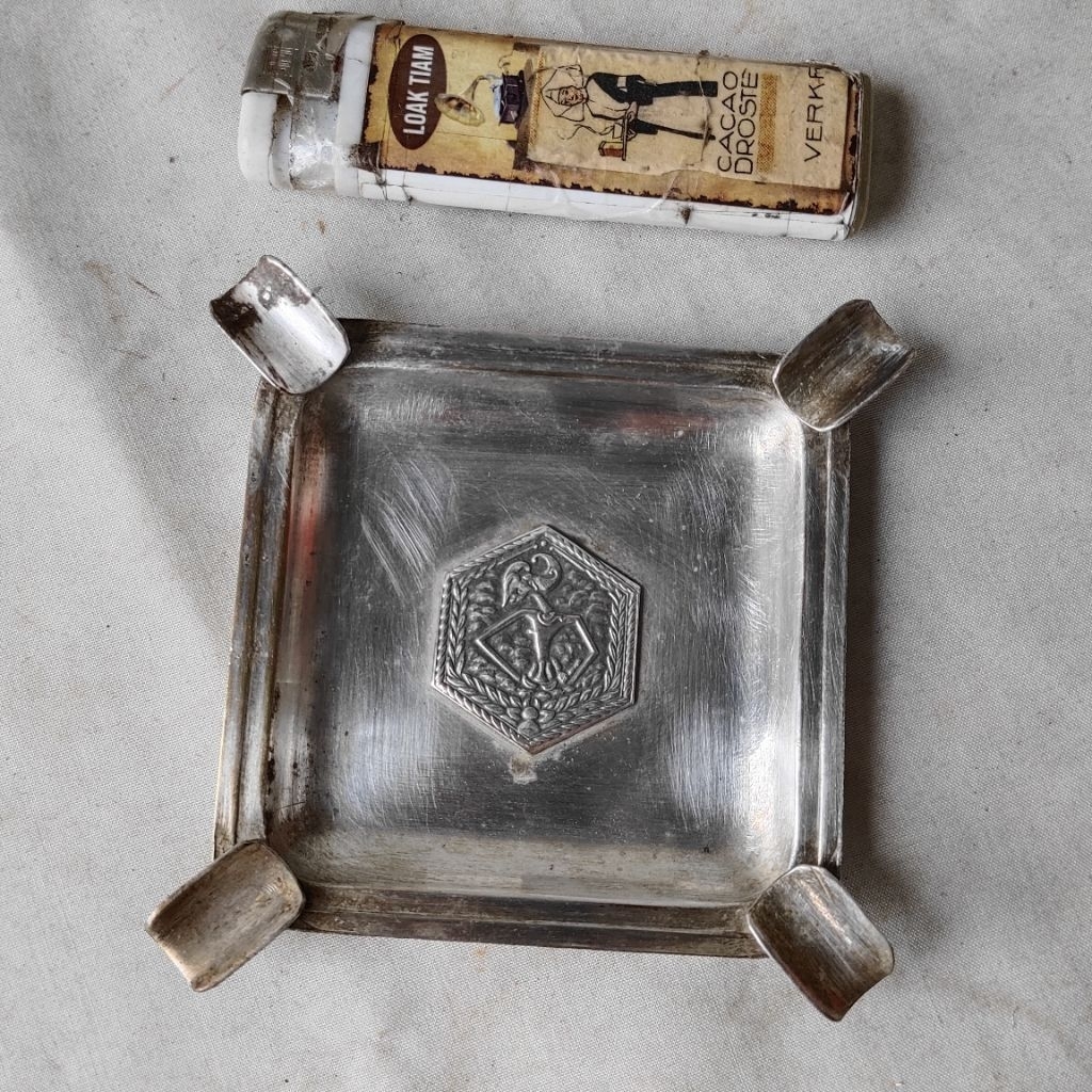 Pajangan Vintage NOS asbak Wayang kuningan